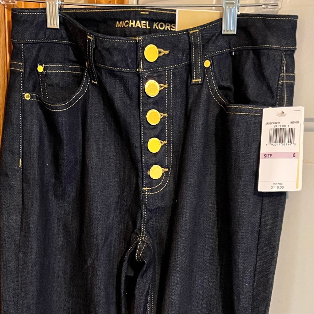 Flare out Michael Kors jeans with tags. Designer buttons on the pockets as well.